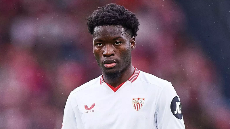 arsenal-vuot-mat-barca-trong-cuoc-dua-chu-ky-ngoi-sao-phap